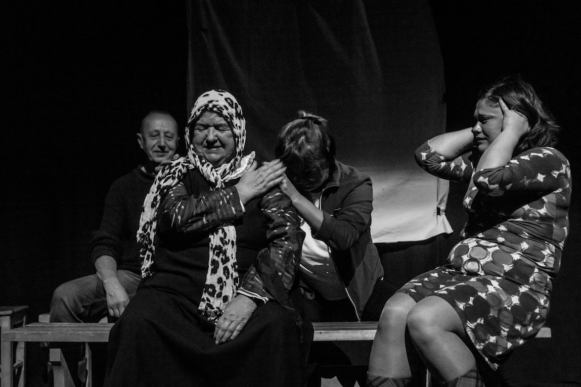 Skats no Liepājas pilsētas amatierteātra “Projekts” izrādes "Aiziet jūriņā!" (rež. Karīna Tatarinova) // Publicitātes foto